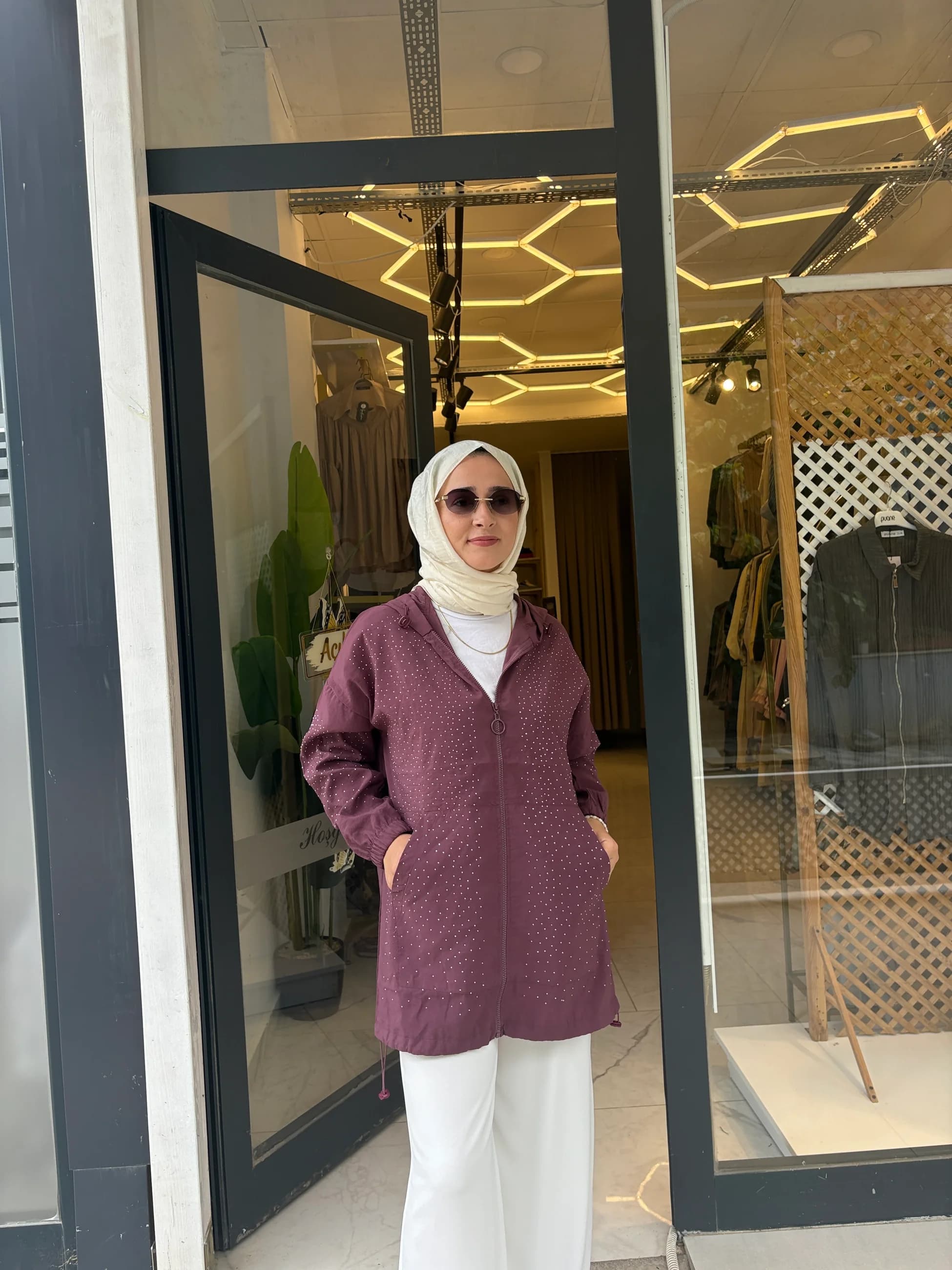 Paraşüt Kumaş Kapüşonlu Taş Detaylı Mürdüm Kap
