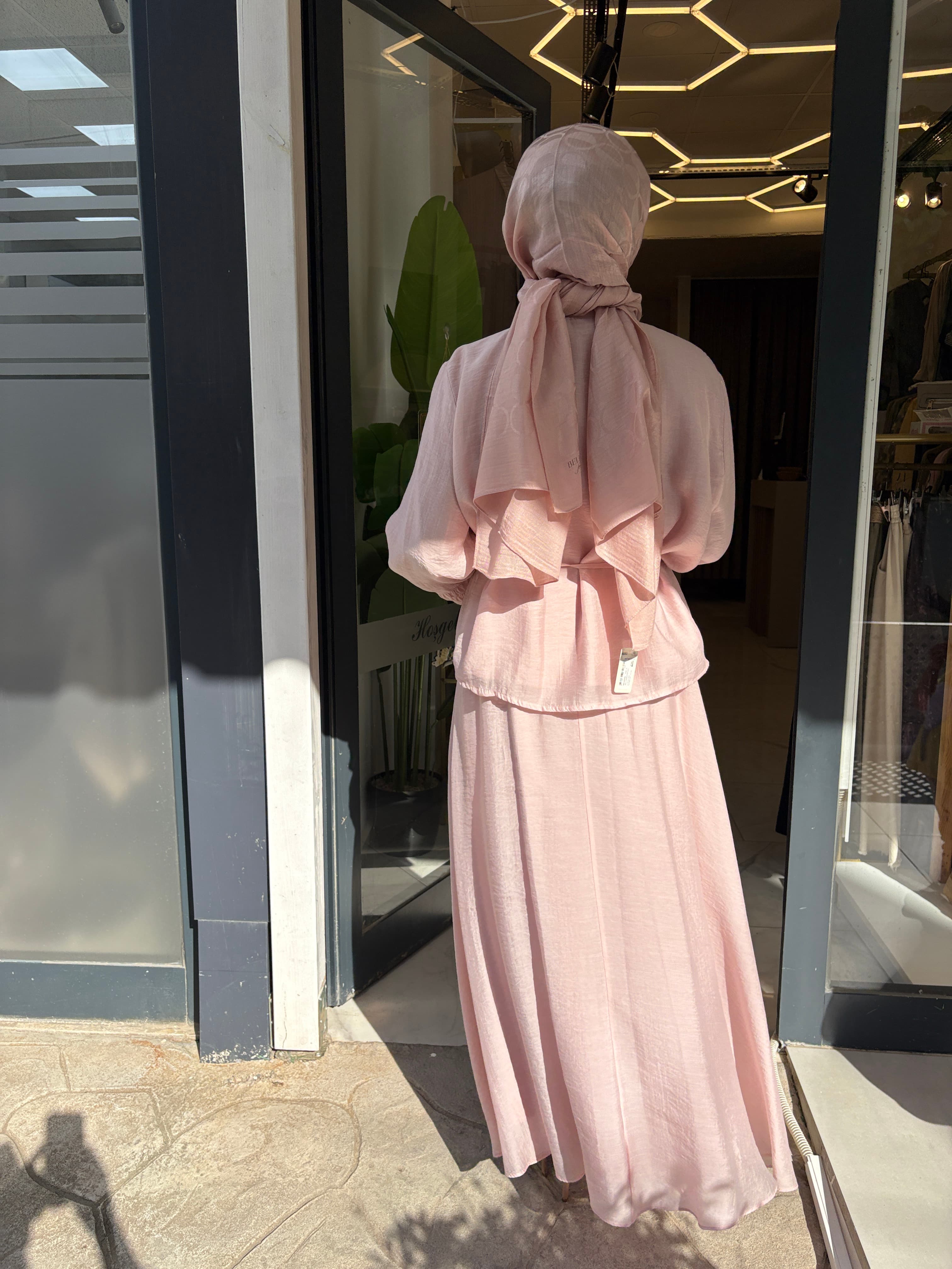 Pembe etekli takım