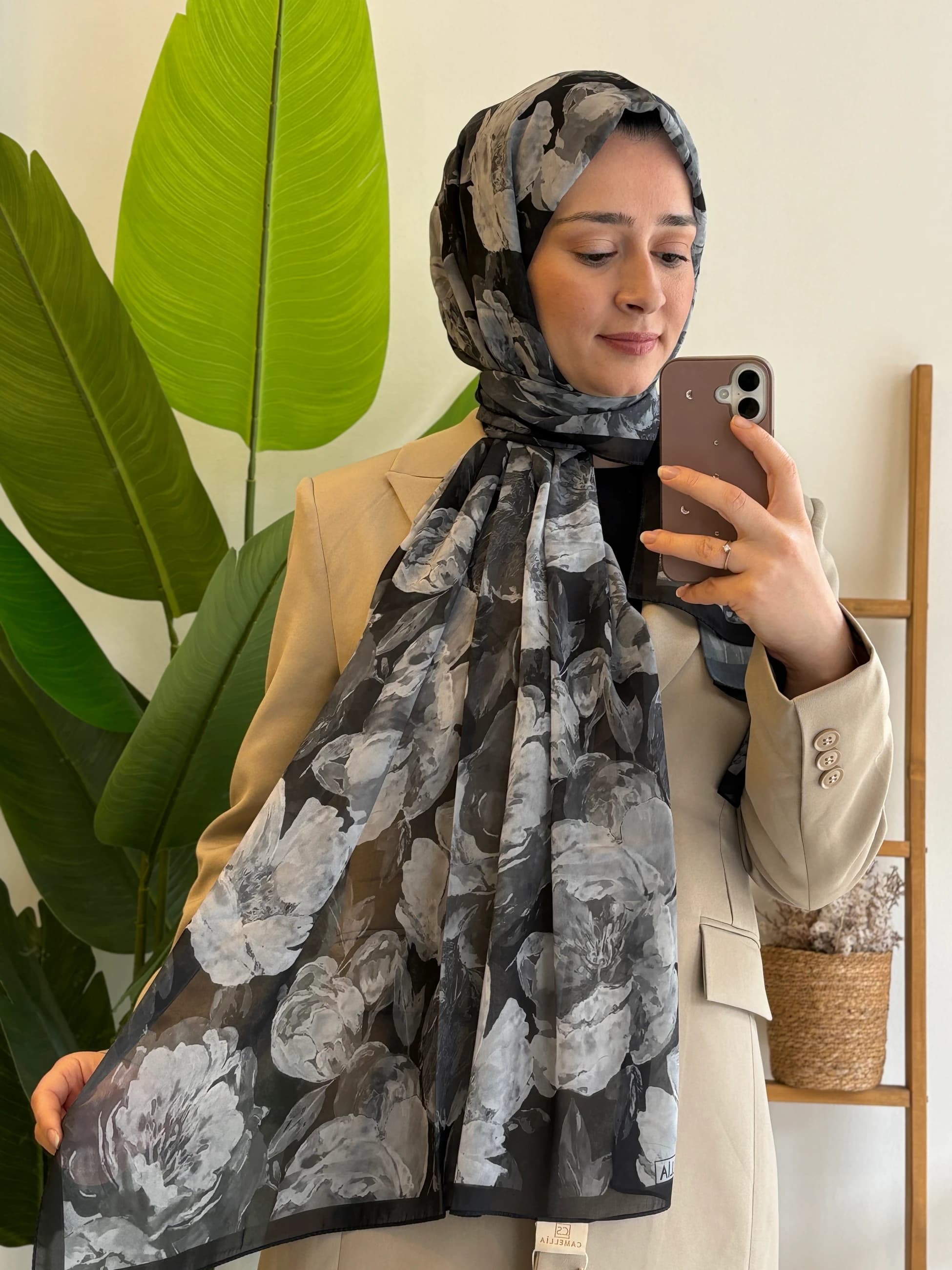 Camellia Aura İpek Krep Şal