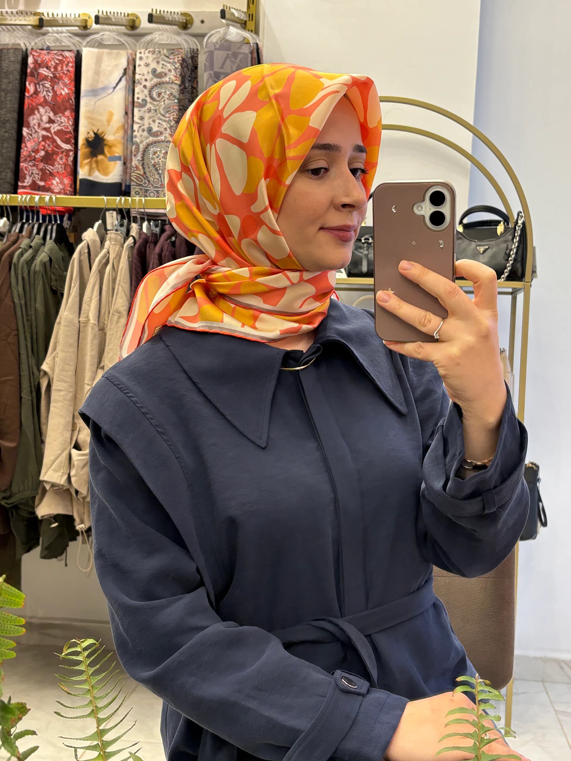 Belli Sura İpek Eşarp