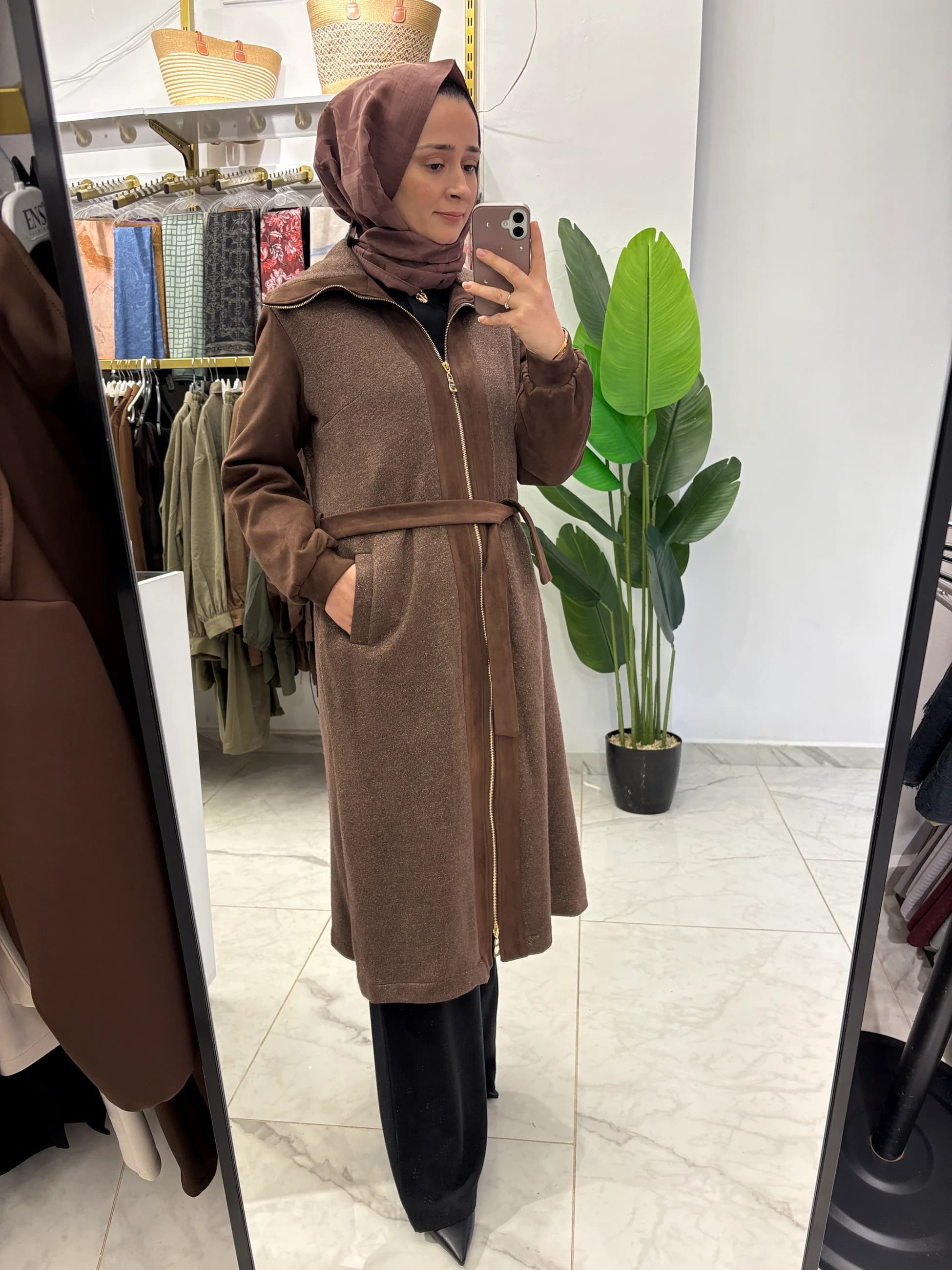 Levidor Belden Bağlamalı Garnili Süet Kap