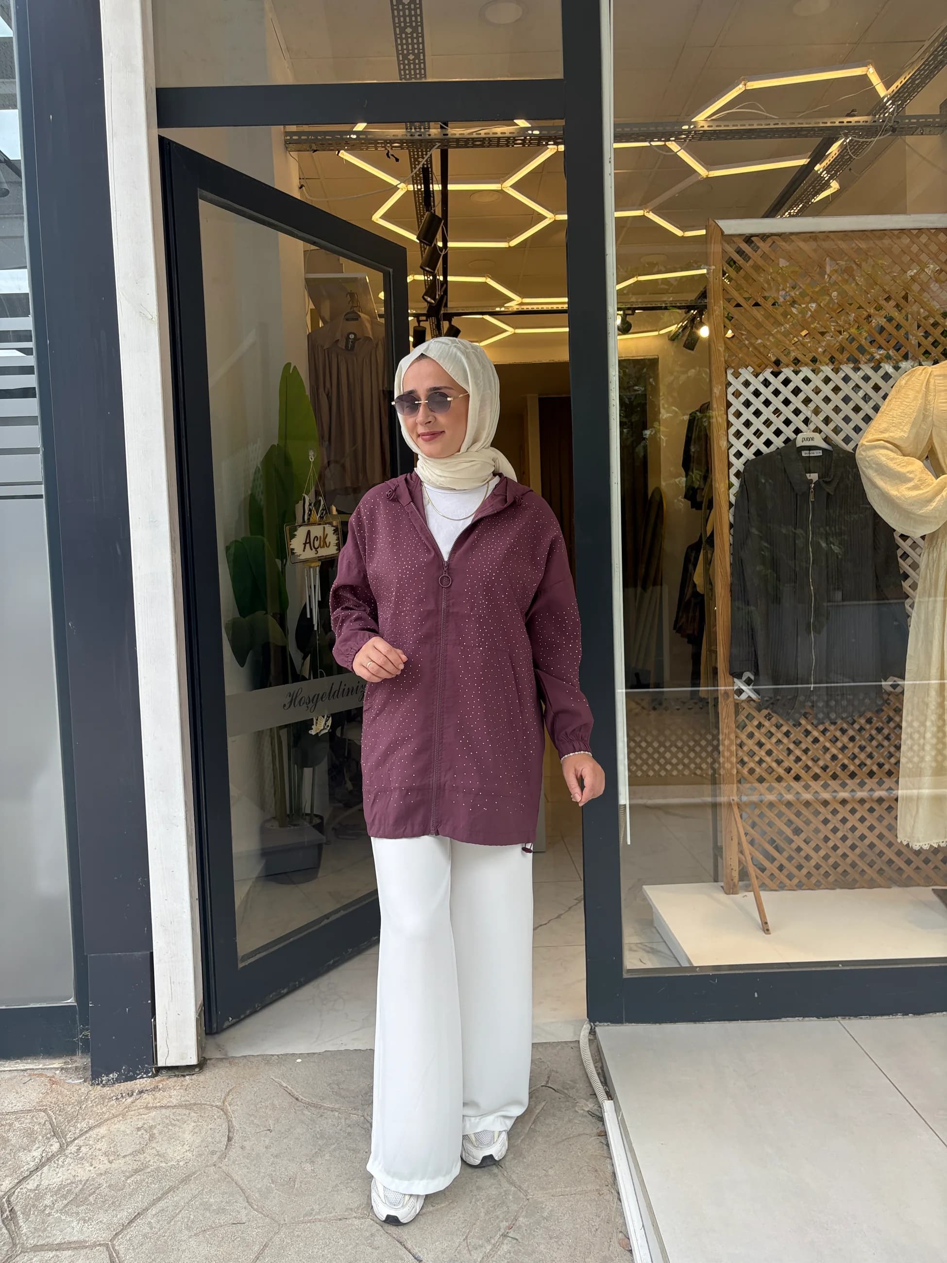 Paraşüt Kumaş Kapüşonlu Taş Detaylı Mürdüm Kap